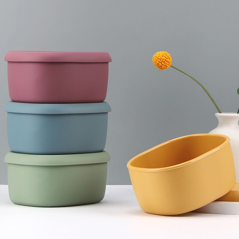 Boite-rangement-plastique-frigo-4-couleurs-empilees-sur-table