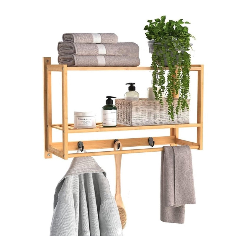 Etagere-range-serviette-salle-de-bain-avec-accessoires-fond-blanc