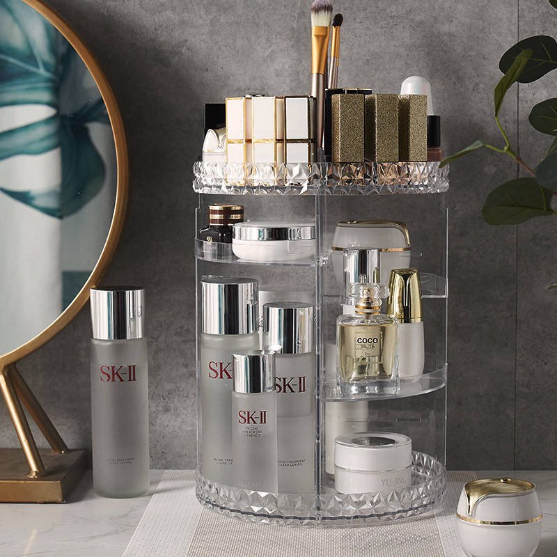 Organisateur-maquillage-tournant-avec-produits-soins-et-maquillage-sur-coiffeuse