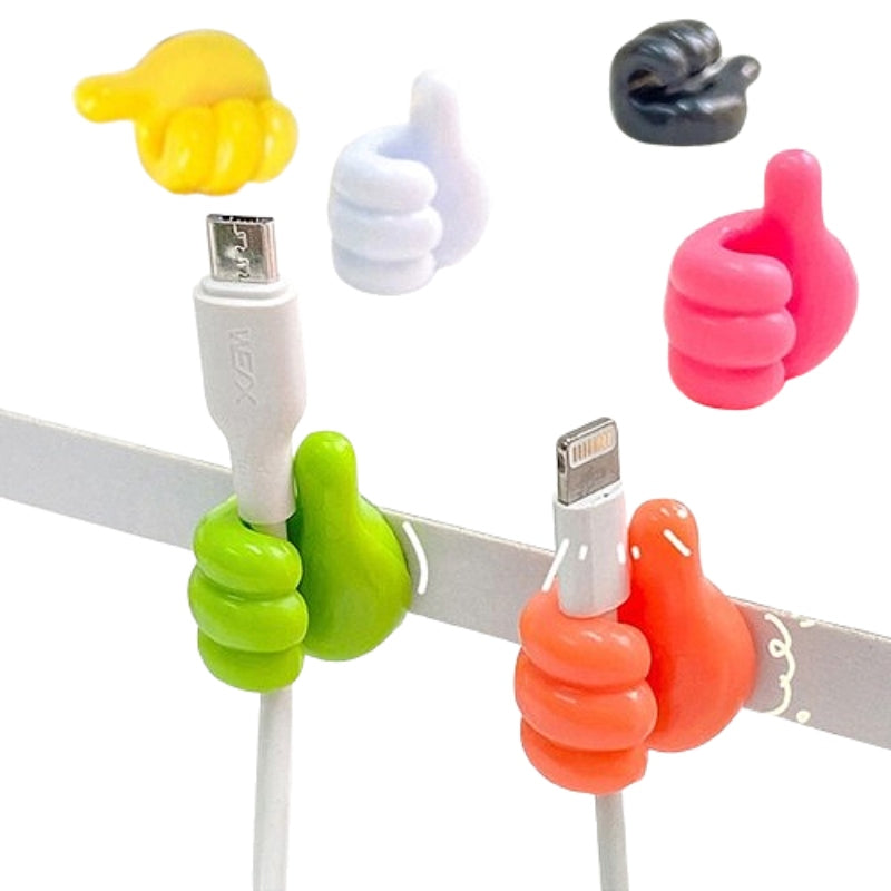 Range-cables-sous-bureau-avec-cables-iphone-samsung-fond-blanc