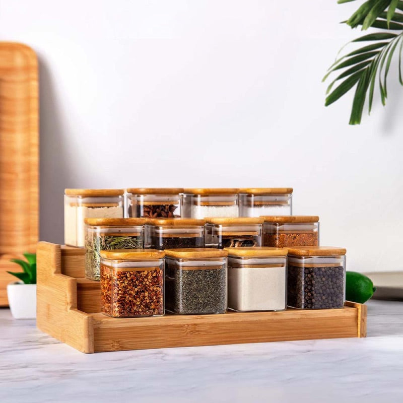 Rangement-epices-bocaux-cuisine-sur-support-bois-dans-cuisine