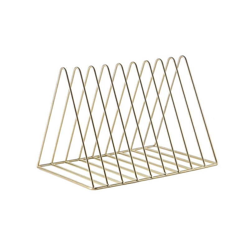 Rangement-livre-horizontal-dore-fond-blanc