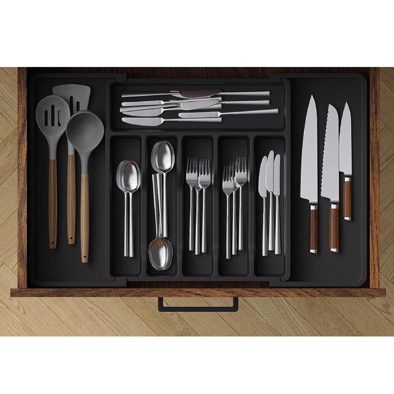 rangement-couvert-tiroir-cuisine-noir-avec-couverts