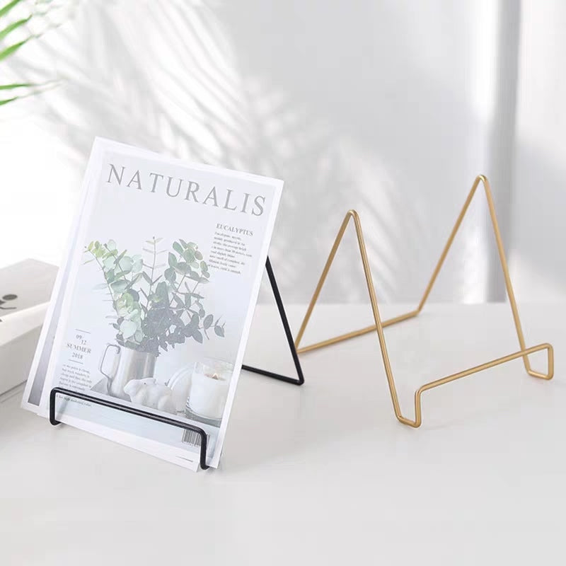 Accessoire-bureau-range-documents-noir-et-dore-avec-brochure