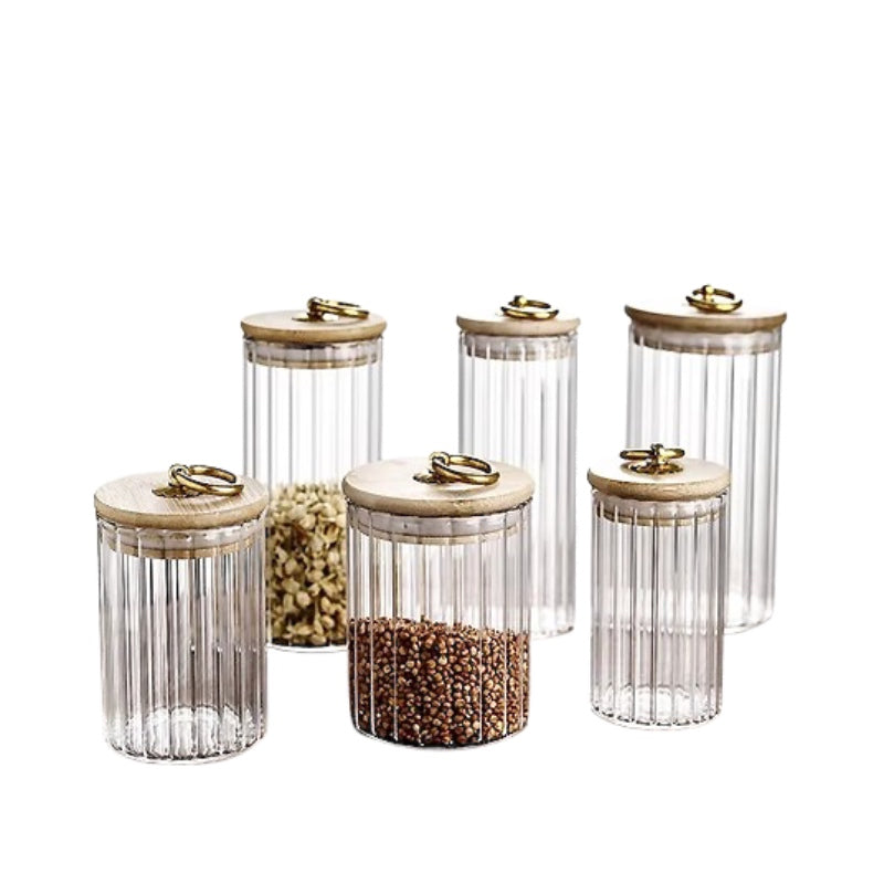Bocaux-vintage-cuisine-avec-epices-fond-blanc