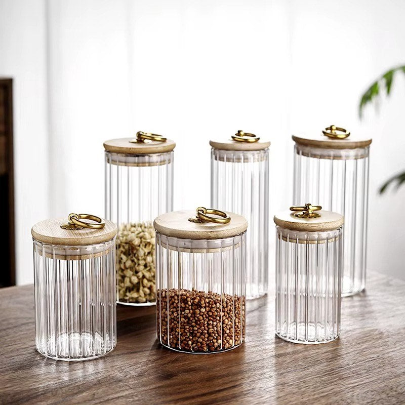 Bocaux-vintage-cuisine-sur-table-cuisine