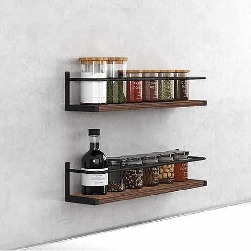 Cuicine-rangement-mural-epices-deux-planches-bois-avec-pots-en-verre