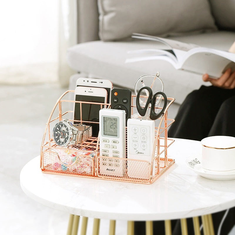 Organisateur-bureau-metal-rose-avec-acessoires-bureau