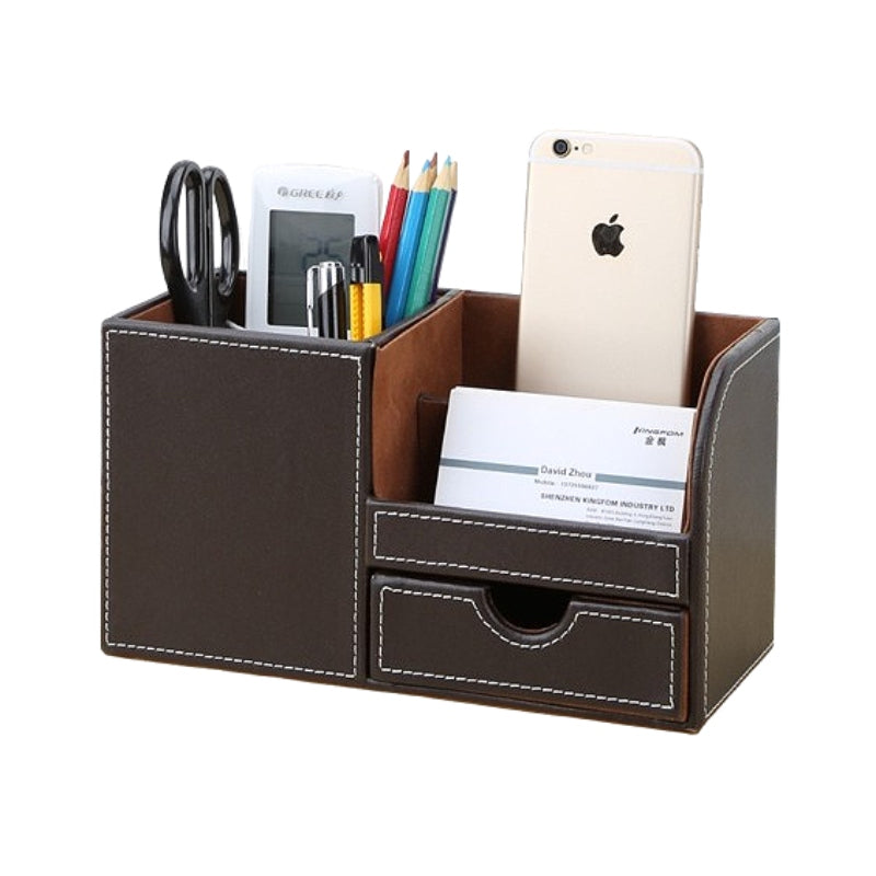 Organisateur-de-bureau-cuir-marron-avec-accessoires-fond-blanc