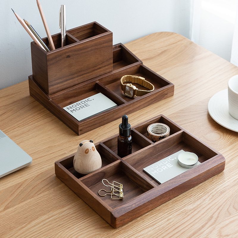 Organisateur-de-bureau-design-deux-produits-sur-bureau